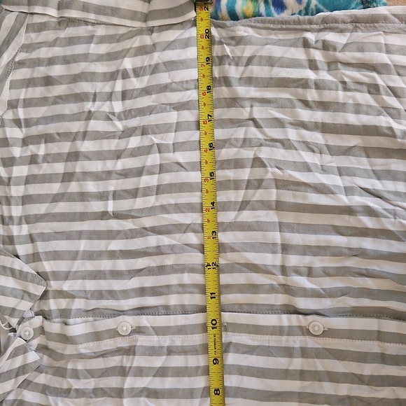 Beachlunchlounge Grey and White Striped Short Sleeve Button Up Blouse Size Med - Picture 7 of 7